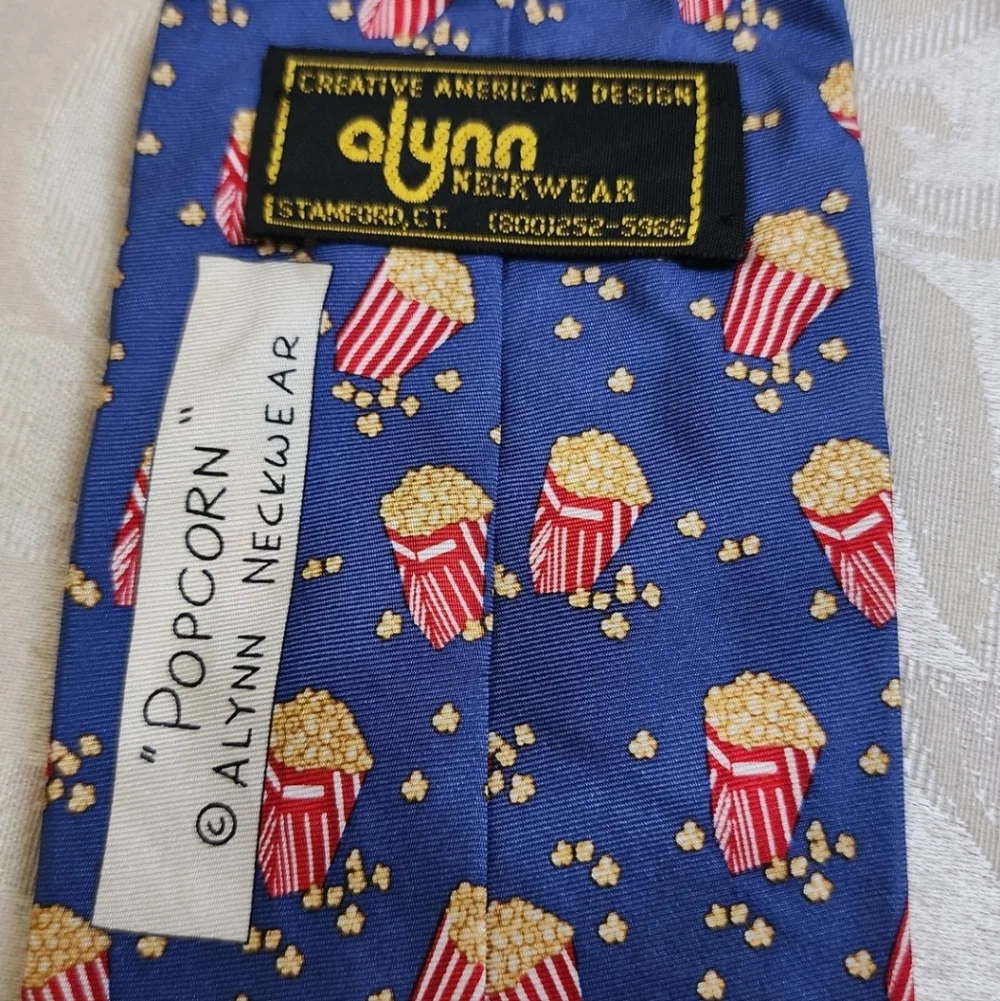 ALYNN NECKWEAR Blue Popcorn Patterned 100% Silk Tie